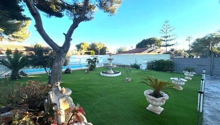 Resale - Chalet - Orihuela Costa - Campoamor