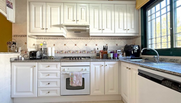 Resale - Apartment - Orihuela Costa - Campoamor