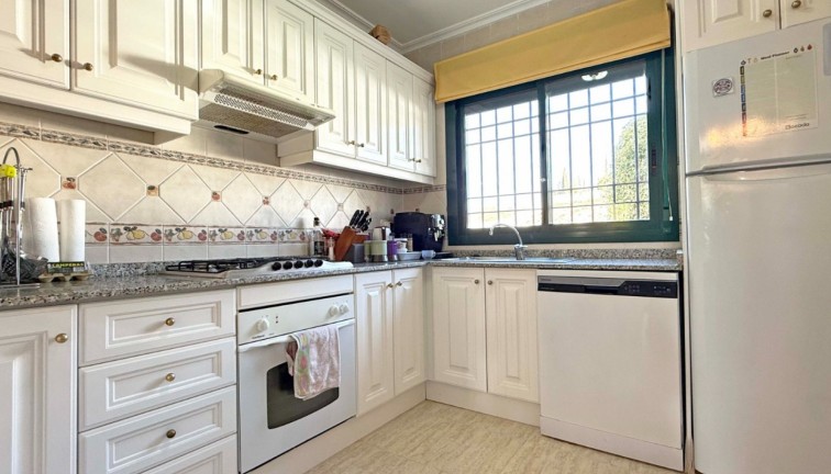 Resale - Apartment - Orihuela Costa - Campoamor