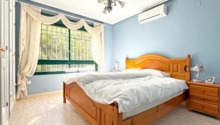 Resale - Apartment - Orihuela Costa - Campoamor