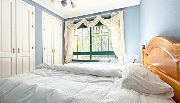 Resale - Apartment - Orihuela Costa - Campoamor