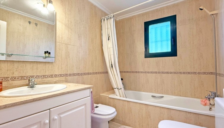 Resale - Apartment - Orihuela Costa - Campoamor