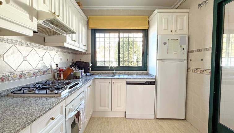 Resale - Apartment - Orihuela Costa - Campoamor