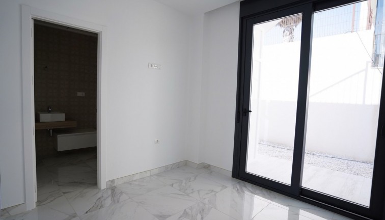 Uudistuotanto - Erillistalo - Polop - La Alberca