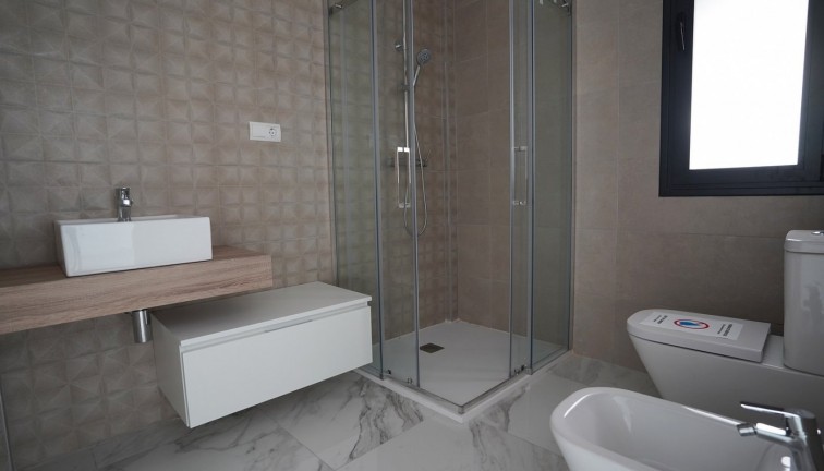 Uudistuotanto - Erillistalo - Polop - La Alberca