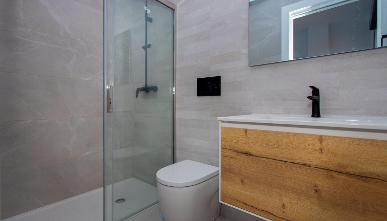 Resale - Apartment - Torrevieja - Paseo maritimo