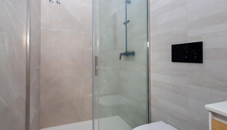 Resale - Apartment - Torrevieja - Paseo maritimo