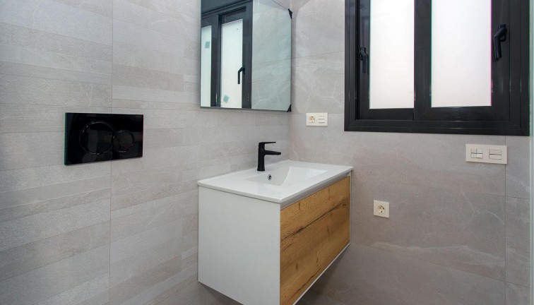 Resale - Apartment - Torrevieja - Paseo maritimo