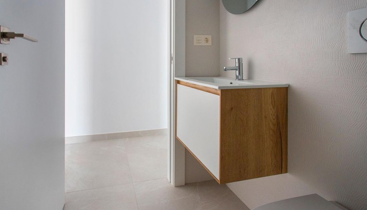 Resale - Apartment - Torrevieja - Paseo maritimo