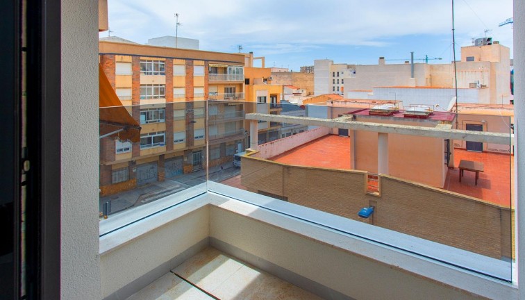 Resale - Apartment - Torrevieja - Paseo maritimo