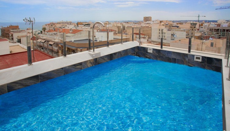 Resale - Apartment - Torrevieja - Paseo maritimo