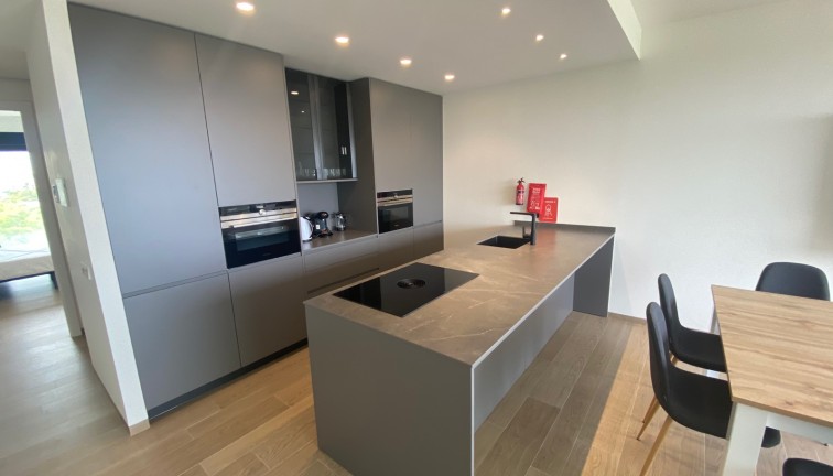 Jälleenmyynti - Asunto - Las Colinas