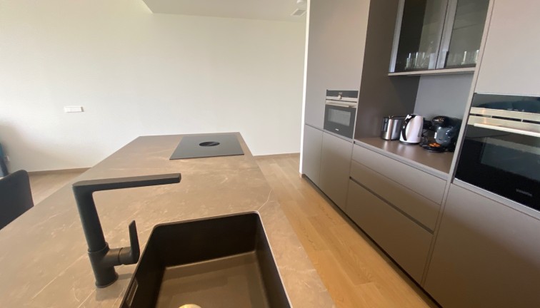 Jälleenmyynti - Asunto - Las Colinas