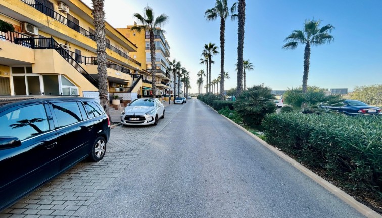 Reventa - Apartamento dúplex - Torrevieja - LA MATA