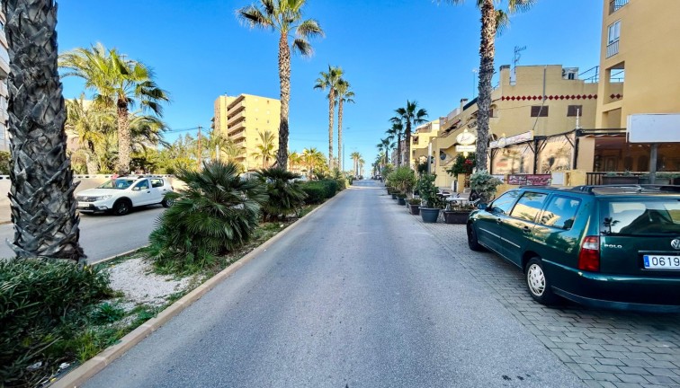 Reventa - Apartamento dúplex - Torrevieja - LA MATA