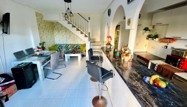 Reventa - Apartamento dúplex - Torrevieja - LA MATA