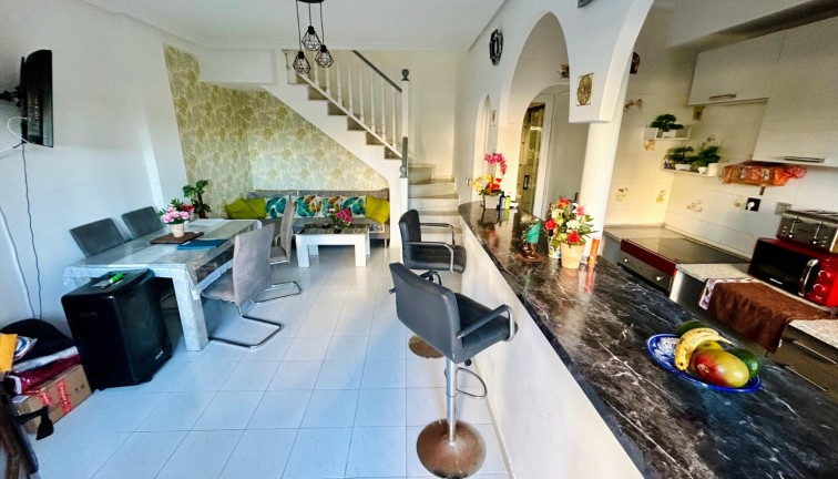 Reventa - Apartamento dúplex - Torrevieja - LA MATA