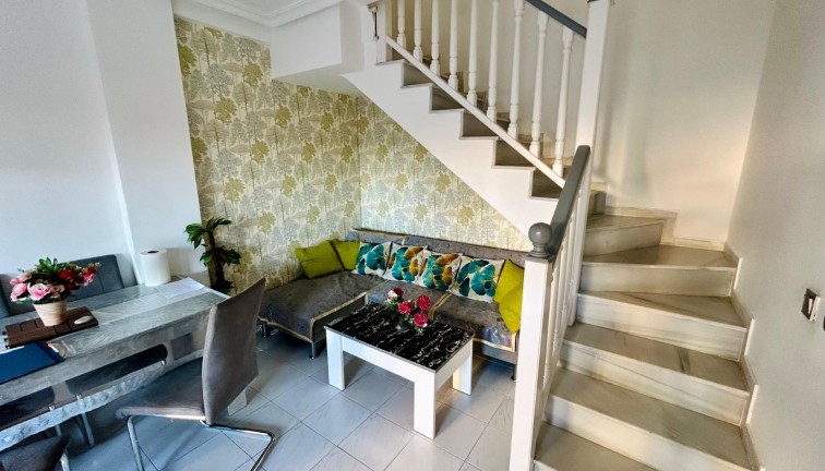 Reventa - Apartamento dúplex - Torrevieja - LA MATA