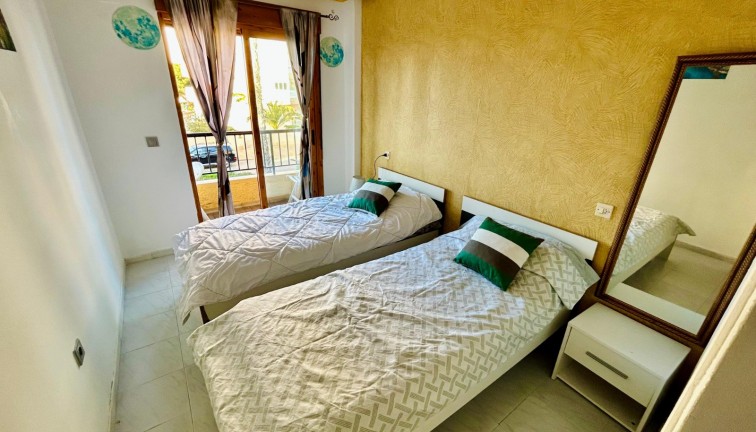 Reventa - Apartamento dúplex - Torrevieja - LA MATA