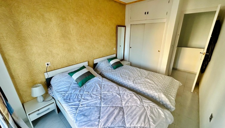 Reventa - Apartamento dúplex - Torrevieja - LA MATA