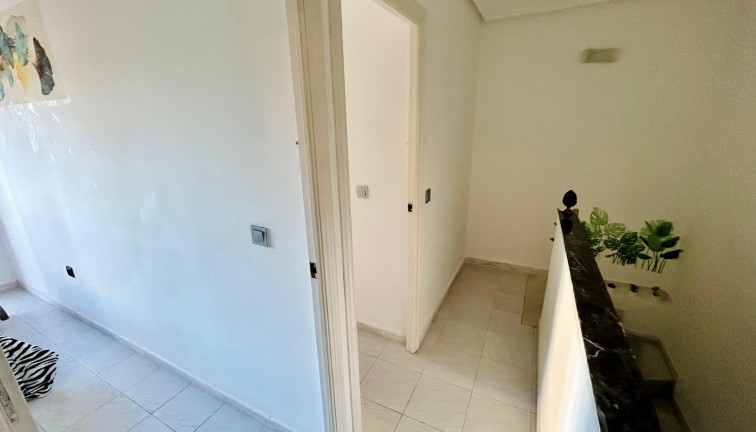 Reventa - Apartamento dúplex - Torrevieja - LA MATA