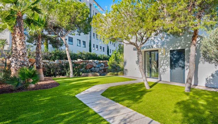 Jälleenmyynti - Erillistalo - Las Colinas