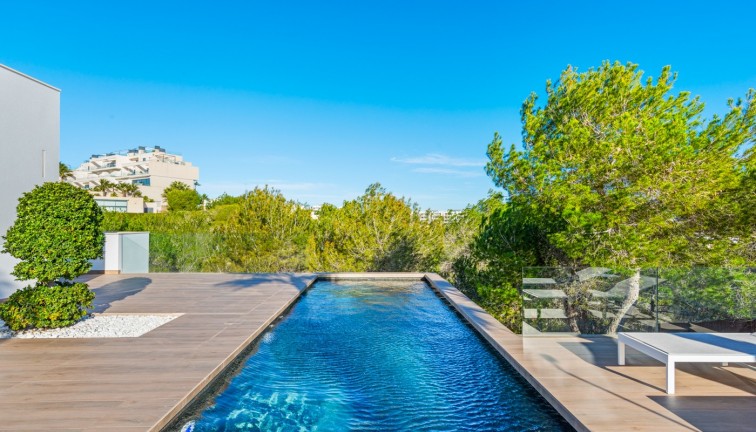 Jälleenmyynti - Erillistalo - Las Colinas