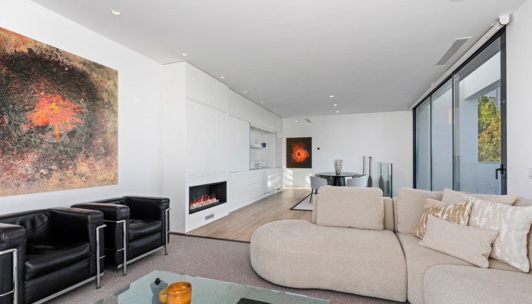 Jälleenmyynti - Erillistalo - Las Colinas