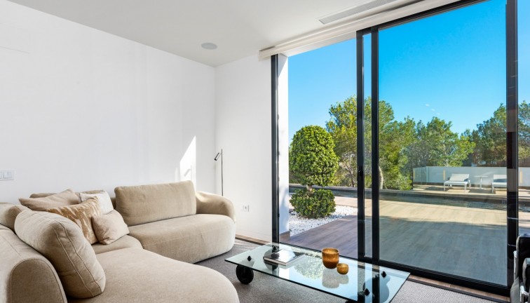 Jälleenmyynti - Erillistalo - Las Colinas