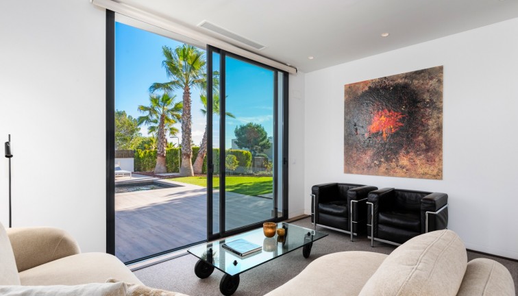 Jälleenmyynti - Erillistalo - Las Colinas