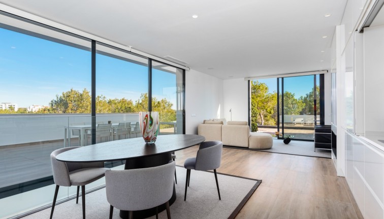 Jälleenmyynti - Erillistalo - Las Colinas