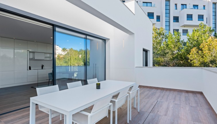 Jälleenmyynti - Erillistalo - Las Colinas