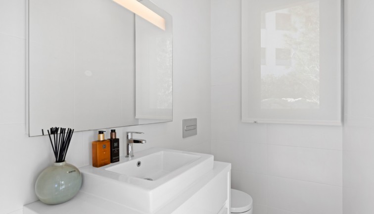 Jälleenmyynti - Erillistalo - Las Colinas