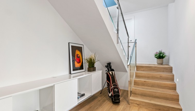 Jälleenmyynti - Erillistalo - Las Colinas