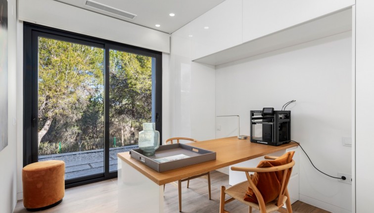 Jälleenmyynti - Erillistalo - Las Colinas