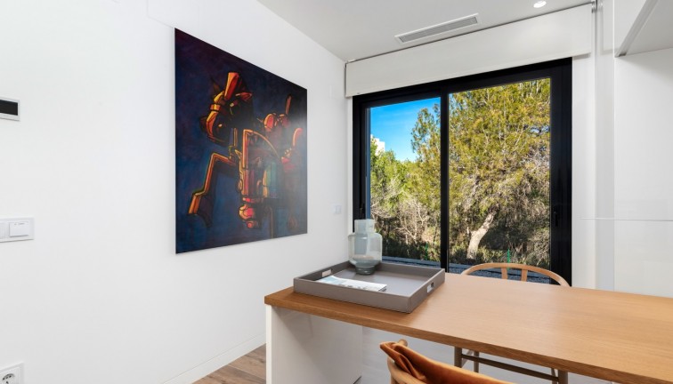 Jälleenmyynti - Erillistalo - Las Colinas