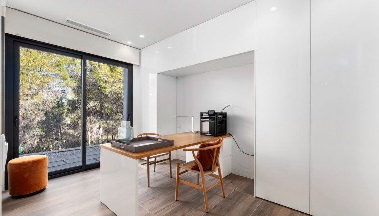 Jälleenmyynti - Erillistalo - Las Colinas