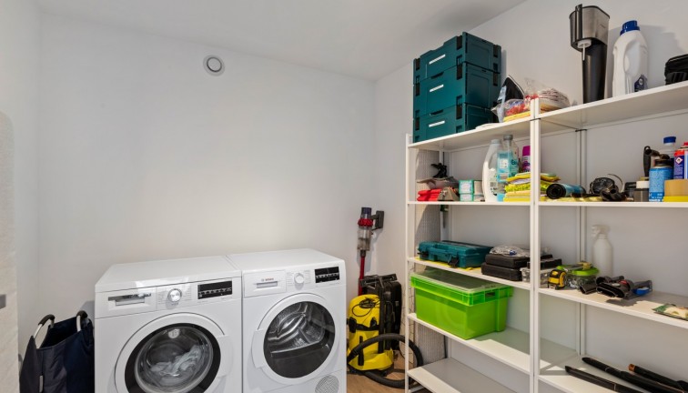 Jälleenmyynti - Erillistalo - Las Colinas