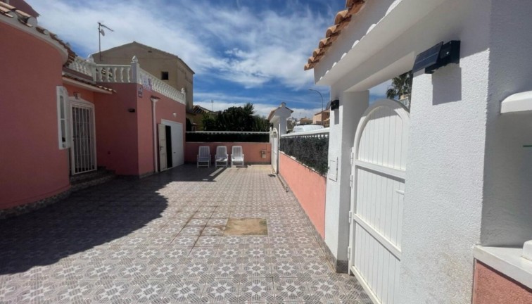 Jälleenmyynti - Erillistalo - Playa Flamenca