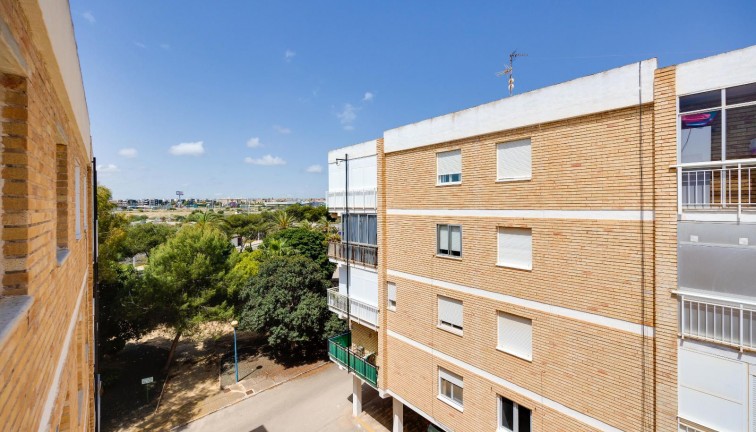 Reventa - Apartamento - Apartamento en el último piso - Punta Prima