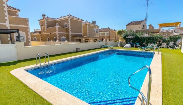 Resale - Chalet - Orihuela Costa - Villamartín