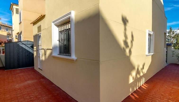 Resale - Chalet - Orihuela Costa - Villamartín
