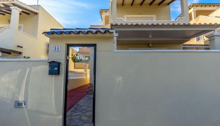 Resale - Chalet - Orihuela Costa - Villamartín