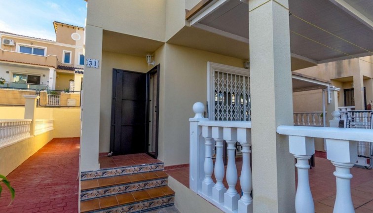 Resale - Chalet - Orihuela Costa - Villamartín