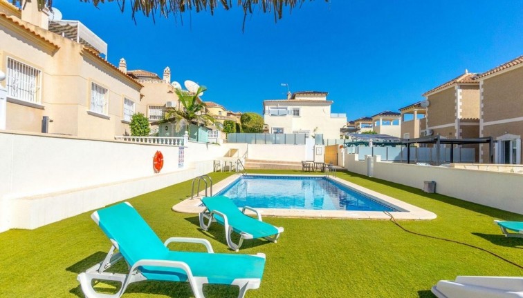 Resale - Chalet - Orihuela Costa - Villamartín