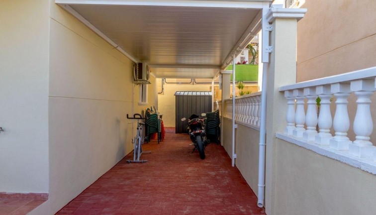 Resale - Chalet - Orihuela Costa - Villamartín