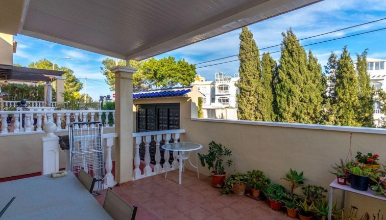Resale - Chalet - Orihuela Costa - Villamartín