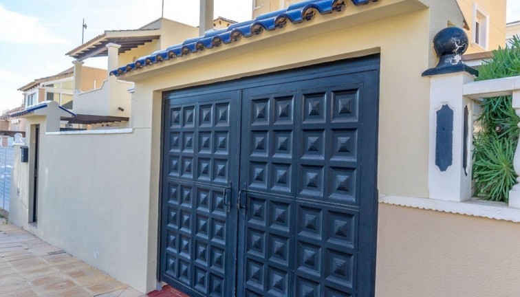 Resale - Chalet - Orihuela Costa - Villamartín