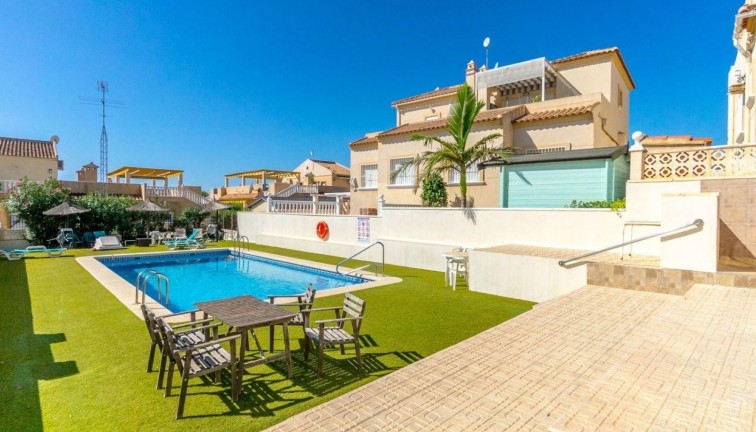 Resale - Chalet - Orihuela Costa - Villamartín