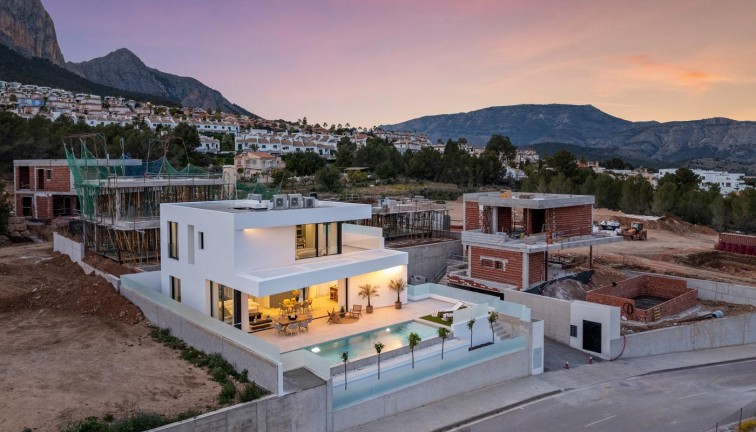 Uudistuotanto - Erillistalo - Polop